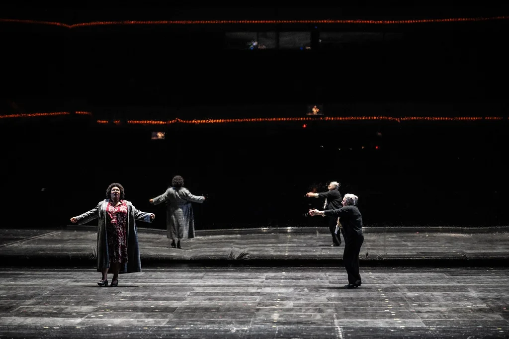 Cavalleria Rusticana: de achterwand als spiegel voor het publiek, De Nationale Opera