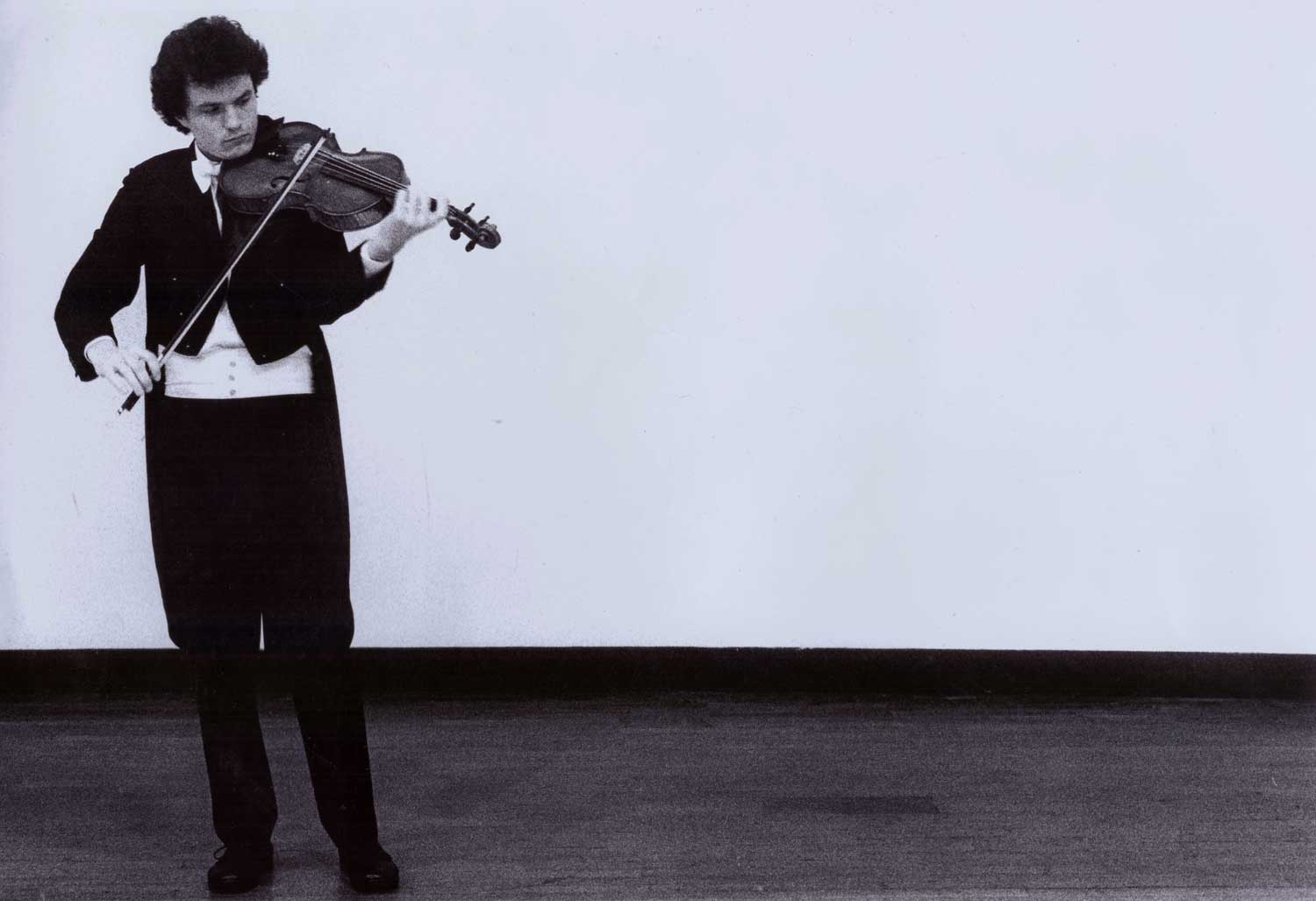 Michael Klier speelt viool